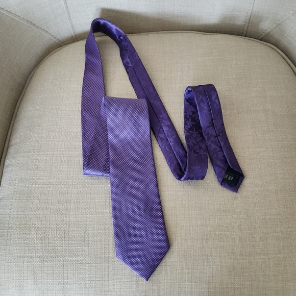 Michael Kors Mens Purple 100% Silk Tie - Picture 2 of 6